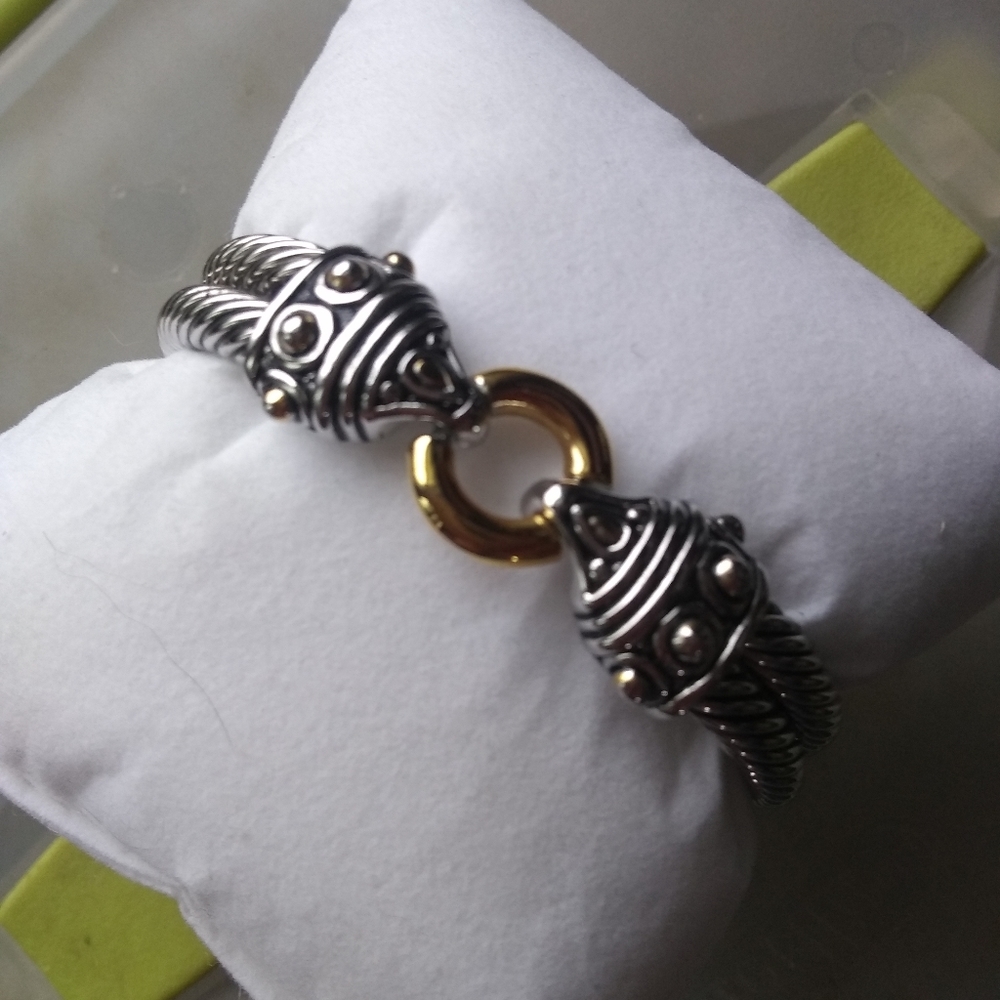 Woman's bracelet